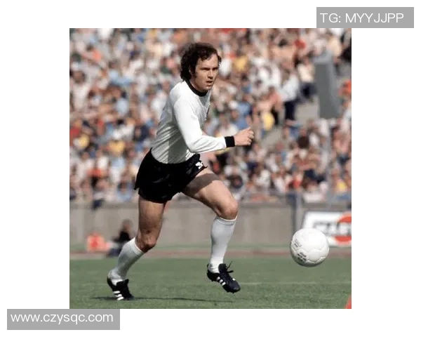 贝肯鲍尔亲笔签名揭秘 足球传奇人物背后的故事与荣誉