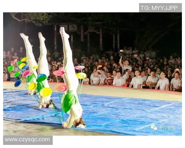 足球球星精彩杂耍球技大比拼展现炫酷脚法与非凡技术